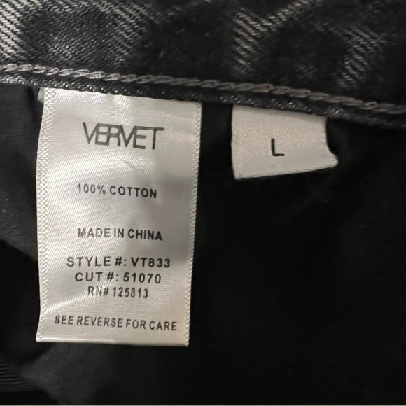 Vervet Gray Distressed Jean Shorts with Raw Hem - Picture 7 of 11